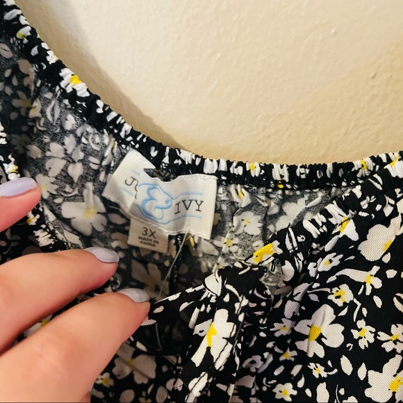 NWT Black Floral Smocked Blouse - Picture 3 of 7